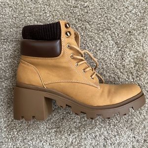 Size 8 Chunky Heeled Boots